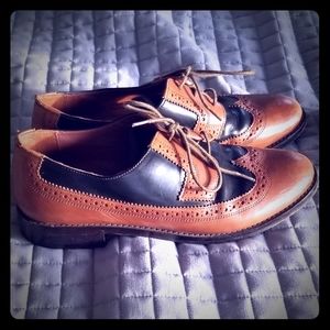 Women's wing-tip shoe